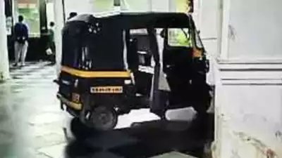 Drunk driver zooms autorickshaw into WR's Mira Road station, detained | Drunk driver zooms autorickshaw into WR's Mira Road station, detained Drunk driver zooms autorickshaw into WR's Mira Road station, detained | Drunk driver zooms autorickshaw into WR's Mira Road station, detained