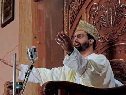 Mirwaiz Umar appeals for peace in Friday sermon at historic Jamia Masjid | Mirwaiz Umar appeals for peace in Friday sermon at historic Jamia Masjid