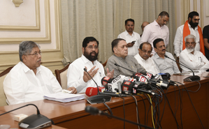 Maha Cabinet clears construction of housing complexes for workers from closed 58 Mumbai textile mills | Maha Cabinet clears construction of housing complexes for workers from closed 58 Mumbai textile mills Maha Cabinet clears construction of housing complexes for workers from closed 58 Mumbai textile mills | Maha Cabinet clears construction of housing complexes for workers from closed 58 Mumbai textile mills
