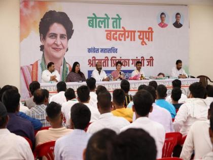Priyanka Gandhi interacts with 'social media warriors' of UP Congress | Priyanka Gandhi interacts with 'social media warriors' of UP Congress