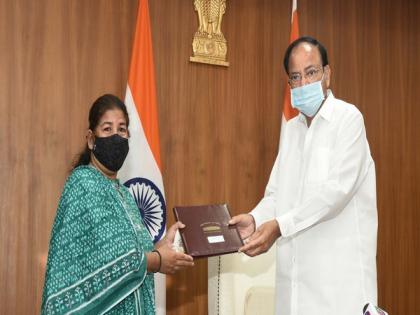 Venkaiah Naidu lauds Rajya Sabha employees for donating Rs 21L to kin of six colleagues who died of COVID | Venkaiah Naidu lauds Rajya Sabha employees for donating Rs 21L to kin of six colleagues who died of COVID