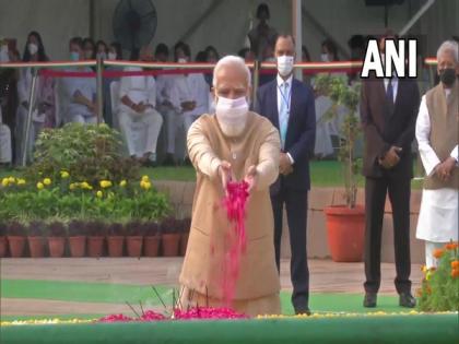 PM Modi pays floral tribute to Mahatma Gandhi at Raj Ghat | PM Modi pays floral tribute to Mahatma Gandhi at Raj Ghat