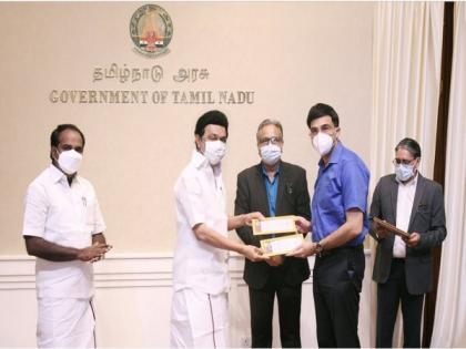 TN CM hands cash reward to chess players for winning medals, Viswanathan Anand terms it 'proud moment' | TN CM hands cash reward to chess players for winning medals, Viswanathan Anand terms it 'proud moment' TN CM hands cash reward to chess players for winning medals, Viswanathan Anand terms it 'proud moment' | TN CM hands cash reward to chess players for winning medals, Viswanathan Anand terms it 'proud moment'