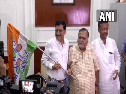 Former BJP leader Sabyasachi Dutta joins TMC in Kolkata | Former BJP leader Sabyasachi Dutta joins TMC in Kolkata