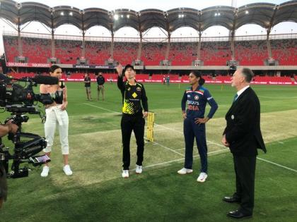 Aus W v Ind W, 2nd T20I: Hosts win toss, opt to bowl | Aus W v Ind W, 2nd T20I: Hosts win toss, opt to bowl