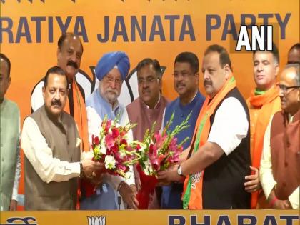 Former J-K National Conference leaders Devender Rana, Surjit Singh Slathia join BJP | Former J-K National Conference leaders Devender Rana, Surjit Singh Slathia join BJP