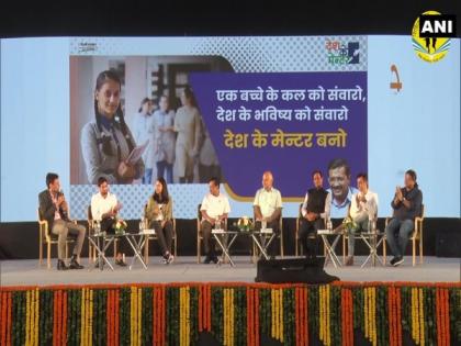Delhi CM Arvind Kejriwal, Deputy CM launch 'Desh Ke Mentor' programme | Delhi CM Arvind Kejriwal, Deputy CM launch 'Desh Ke Mentor' programme