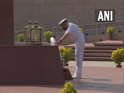 US Chief of Naval Operations lays wreath at National War Memorial in Delhi | US Chief of Naval Operations lays wreath at National War Memorial in Delhi
