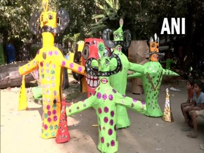 'Ravan' effigy makers in Delhi incurring losses due to low sales amid Covid restrictions | 'Ravan' effigy makers in Delhi incurring losses due to low sales amid Covid restrictions
