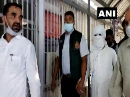 Delhi Court sends Pakistani terrorist Mohd Asraf to14-day police custody | Delhi Court sends Pakistani terrorist Mohd Asraf to14-day police custody Delhi Court sends Pakistani terrorist Mohd Asraf to14-day police custody | Delhi Court sends Pakistani terrorist Mohd Asraf to14-day police custody