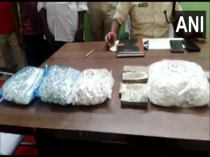46.6 kgs silver seized from 2 passengers at railway station in Gaya | 46.6 kgs silver seized from 2 passengers at railway station in Gaya