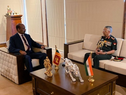 Indian Army Chief Naravane meets Sri Lankan Defence Secretary, Chief of Defence Staff in Colombo | Indian Army Chief Naravane meets Sri Lankan Defence Secretary, Chief of Defence Staff in Colombo