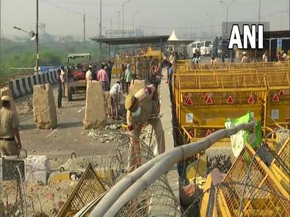 Delhi: After 11 months, barricades being removed from Gazipur, Tikri borders | Delhi: After 11 months, barricades being removed from Gazipur, Tikri borders Delhi: After 11 months, barricades being removed from Gazipur, Tikri borders | Delhi: After 11 months, barricades being removed from Gazipur, Tikri borders