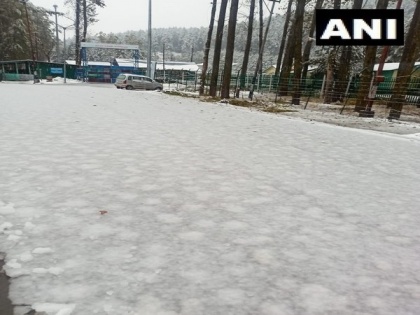 J-K's Pahalgam receives season's first snowfall | J-K's Pahalgam receives season's first snowfall