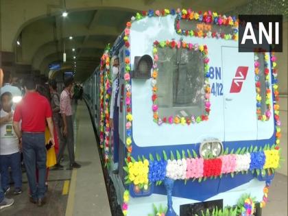 Kolkata bids farewell to non-AC rakes of India's first underground metro | Kolkata bids farewell to non-AC rakes of India's first underground metro