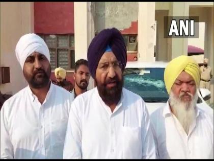 SAD leader alleges attack on his convoy by farmers in Punjab's Firozpur | SAD leader alleges attack on his convoy by farmers in Punjab's Firozpur SAD leader alleges attack on his convoy by farmers in Punjab's Firozpur | SAD leader alleges attack on his convoy by farmers in Punjab's Firozpur