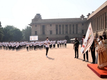 First lady flags off 'Run for Unity' organised by Delhi Police on National Unity Day | First lady flags off 'Run for Unity' organised by Delhi Police on National Unity Day