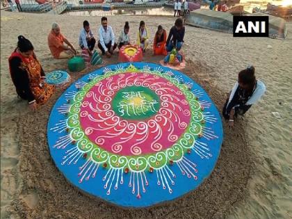 Students of Allahabad University raise awareness about eco-friendly Diwali through sand art | Students of Allahabad University raise awareness about eco-friendly Diwali through sand art