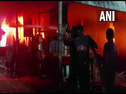Fire breaks out at two factories in timber market in Vadodara | Fire breaks out at two factories in timber market in Vadodara