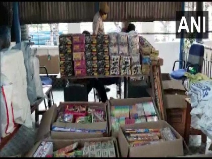 Three held for possessing firecrackers in WB's Durgapur | Three held for possessing firecrackers in WB's Durgapur