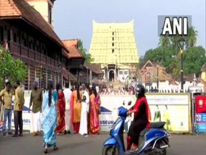 Devotees offer prayers at Sree Padmanabhaswamy Temple on occasion of Diwali | Devotees offer prayers at Sree Padmanabhaswamy Temple on occasion of Diwali