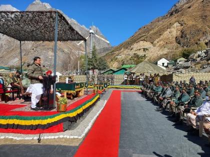 Uttarakhand CM Dhami along with Governor Gurmeet Singh celebrated Diwali with the soldiers in Chamoli | Uttarakhand CM Dhami along with Governor Gurmeet Singh celebrated Diwali with the soldiers in Chamoli