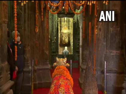 PM Modi offers prayers at Kedarnath Temple | PM Modi offers prayers at Kedarnath Temple