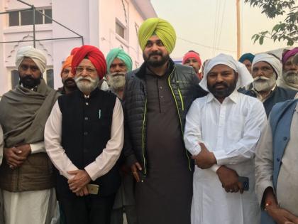 Navjot Sidhu offers Ardas at a Faridkot Gurudwara, prayed for 'exemplary punishment' for those involved in 2015 sacrilege incident | Navjot Sidhu offers Ardas at a Faridkot Gurudwara, prayed for 'exemplary punishment' for those involved in 2015 sacrilege incident