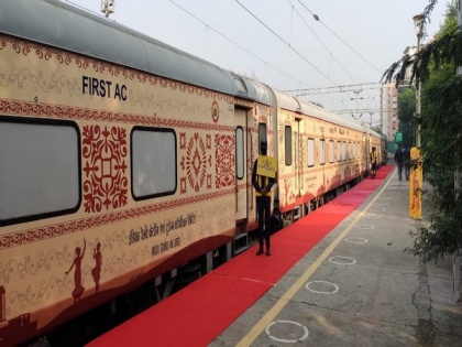 IRCTC's 'Sri Ramayana Yatra' train commences from Delhi's Safdarjung railway station | IRCTC's 'Sri Ramayana Yatra' train commences from Delhi's Safdarjung railway station