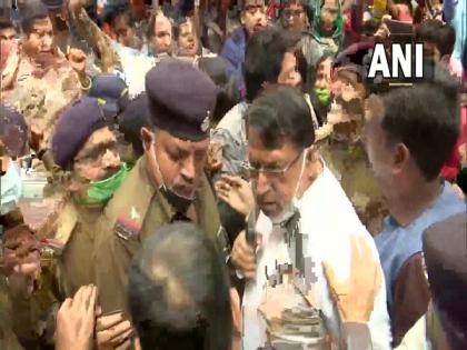 Congress workers stage protest outside Bhopal's Kamla Nehru Hospital where four children died in fire | Congress workers stage protest outside Bhopal's Kamla Nehru Hospital where four children died in fire
