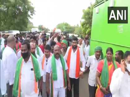 Andhra BJP joins farmers' Mahapadyatra from Nyayasthanam to Devasthanam to oppose tri-capital formula | Andhra BJP joins farmers' Mahapadyatra from Nyayasthanam to Devasthanam to oppose tri-capital formula