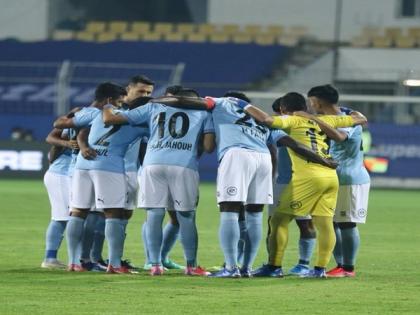 ISL: Hyderabad took their chances in front of goal, says Mumbai's Des Buckingham | ISL: Hyderabad took their chances in front of goal, says Mumbai's Des Buckingham