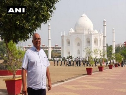 MP man gets Taj Mahal like home built as gift for wife | MP man gets Taj Mahal like home built as gift for wife