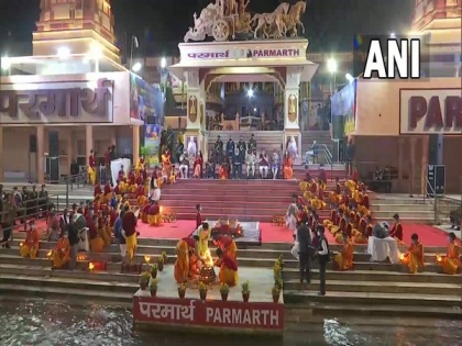 President Kovind performs 'Ganga Aarti' in Rishikesh, says India, Ganga complementary to each other | President Kovind performs 'Ganga Aarti' in Rishikesh, says India, Ganga complementary to each other