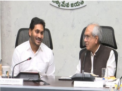NITI Aayog VC meets Andhra Pradesh CM, appreciates 'remarkable schemes' of state govt | NITI Aayog VC meets Andhra Pradesh CM, appreciates 'remarkable schemes' of state govt