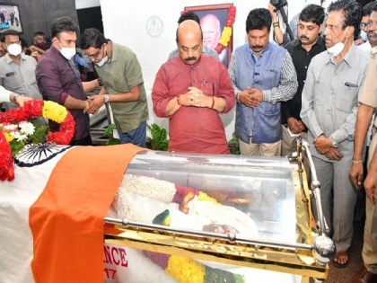 Karnataka CM paid last respects to former Union Minister RL Jalappa | Karnataka CM paid last respects to former Union Minister RL Jalappa