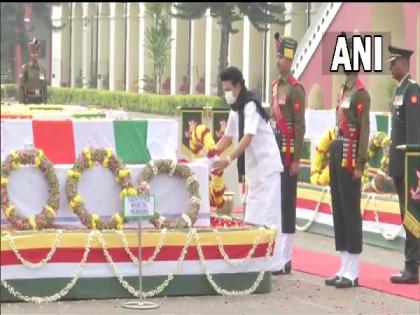 Chopper crash: CM Stalin pays tribute to Gen Bipin Rawat, others at Madras Regimental Centre | Chopper crash: CM Stalin pays tribute to Gen Bipin Rawat, others at Madras Regimental Centre