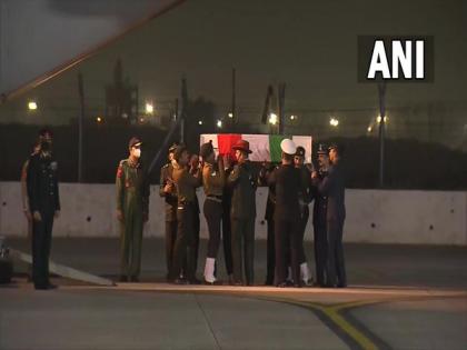 Mortal remains of CDS General Rawat, others reach Palam Airbase in Delhi | Mortal remains of CDS General Rawat, others reach Palam Airbase in Delhi Mortal remains of CDS General Rawat, others reach Palam Airbase in Delhi | Mortal remains of CDS General Rawat, others reach Palam Airbase in Delhi