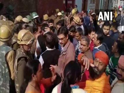 Group of people attempts to forcefully enter church in Haryana's Rohtak | Group of people attempts to forcefully enter church in Haryana's Rohtak