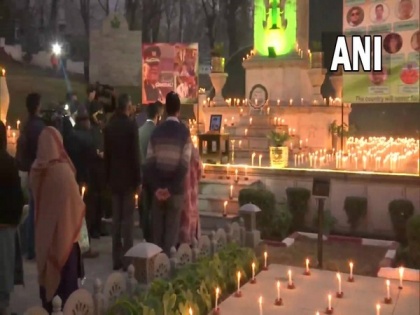 Srinagar: Candlelight vigil in memory of CDS General Bipin Rawat | Srinagar: Candlelight vigil in memory of CDS General Bipin Rawat