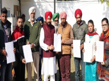 CM Channi hands over appointment letters to kin of deceased Punjab farmers | CM Channi hands over appointment letters to kin of deceased Punjab farmers