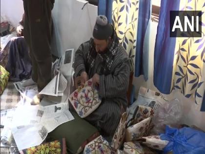 J-K administration organizes craft safari tour to boost Kashmir art, handlooms | J-K administration organizes craft safari tour to boost Kashmir art, handlooms J-K administration organizes craft safari tour to boost Kashmir art, handlooms | J-K administration organizes craft safari tour to boost Kashmir art, handlooms