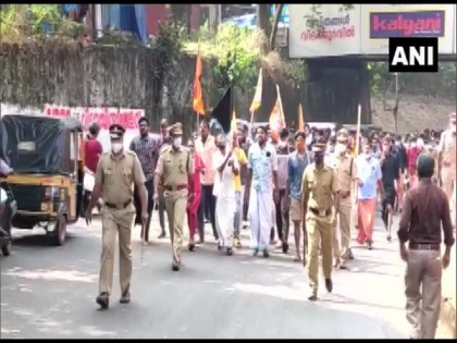 Kerala: BJP, RSS workers stage protest march over killing of OBC Morcha leader | Kerala: BJP, RSS workers stage protest march over killing of OBC Morcha leader