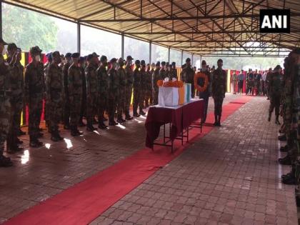 Chopper crash: Army personnel pay tributes to Havaldar Satpal Rai | Chopper crash: Army personnel pay tributes to Havaldar Satpal Rai