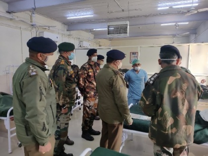 Srinagar terror attack: J-K DGP meets injured jawans in hospital | Srinagar terror attack: J-K DGP meets injured jawans in hospital