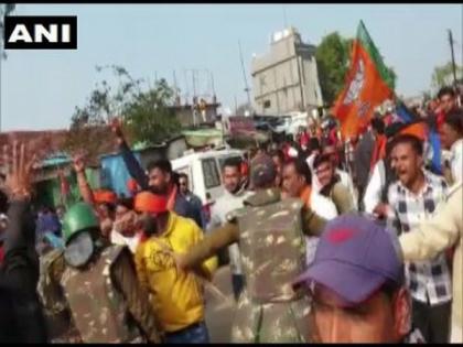Several injured after clash breaks out between Cong, BJP workers in MP, FIR lodged | Several injured after clash breaks out between Cong, BJP workers in MP, FIR lodged