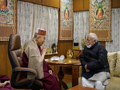 Mohan Bhagwat meets Dalai Lama in Himachal Pradesh's Dharamshala | Mohan Bhagwat meets Dalai Lama in Himachal Pradesh's Dharamshala