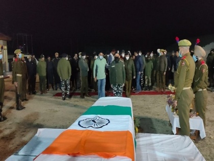 Wreath-laying ceremony held for police personnel killed by terrorists in J-K's Anantnag | Wreath-laying ceremony held for police personnel killed by terrorists in J-K's Anantnag