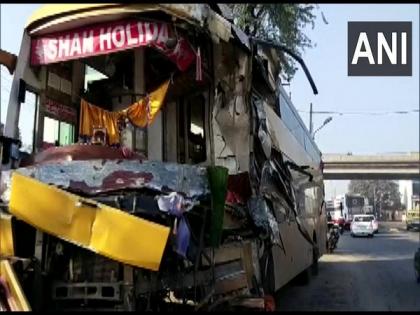 Ambala: 5 killed, 8 injured in bus accident on Ambala-Delhi highway | Ambala: 5 killed, 8 injured in bus accident on Ambala-Delhi highway