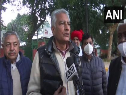 Fateh Singh Bajwa's decision of joining BJP is 'wrong', party has no relevance in Punjab: Sunil Jakhar | Fateh Singh Bajwa's decision of joining BJP is 'wrong', party has no relevance in Punjab: Sunil Jakhar